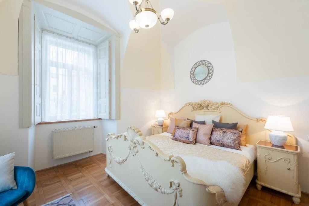 Rose Apartments / Romantic & Cozy / City Center Прага Экстерьер фото