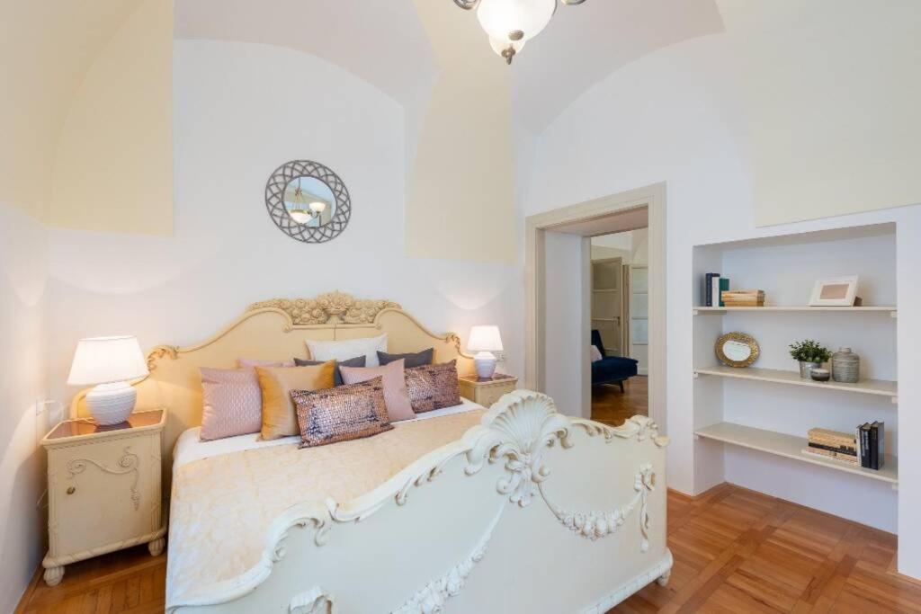 Rose Apartments / Romantic & Cozy / City Center Прага Экстерьер фото