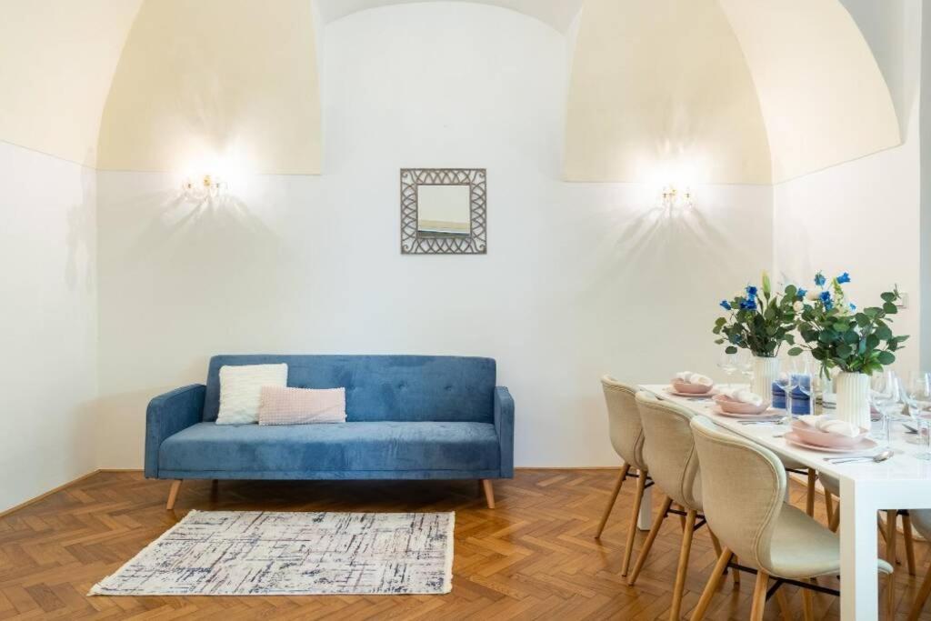 Rose Apartments / Romantic & Cozy / City Center Прага Экстерьер фото