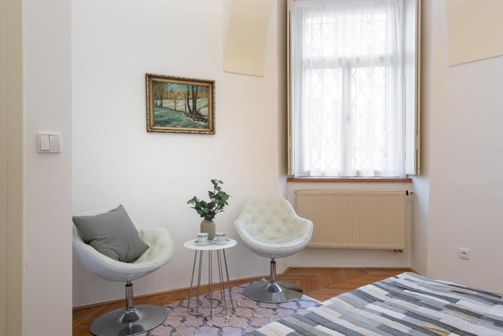 Rose Apartments / Romantic & Cozy / City Center Прага Экстерьер фото